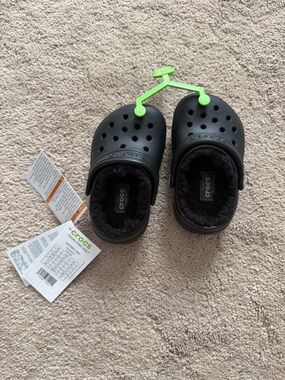 CROCS Kids Black Lined Clogs NWT